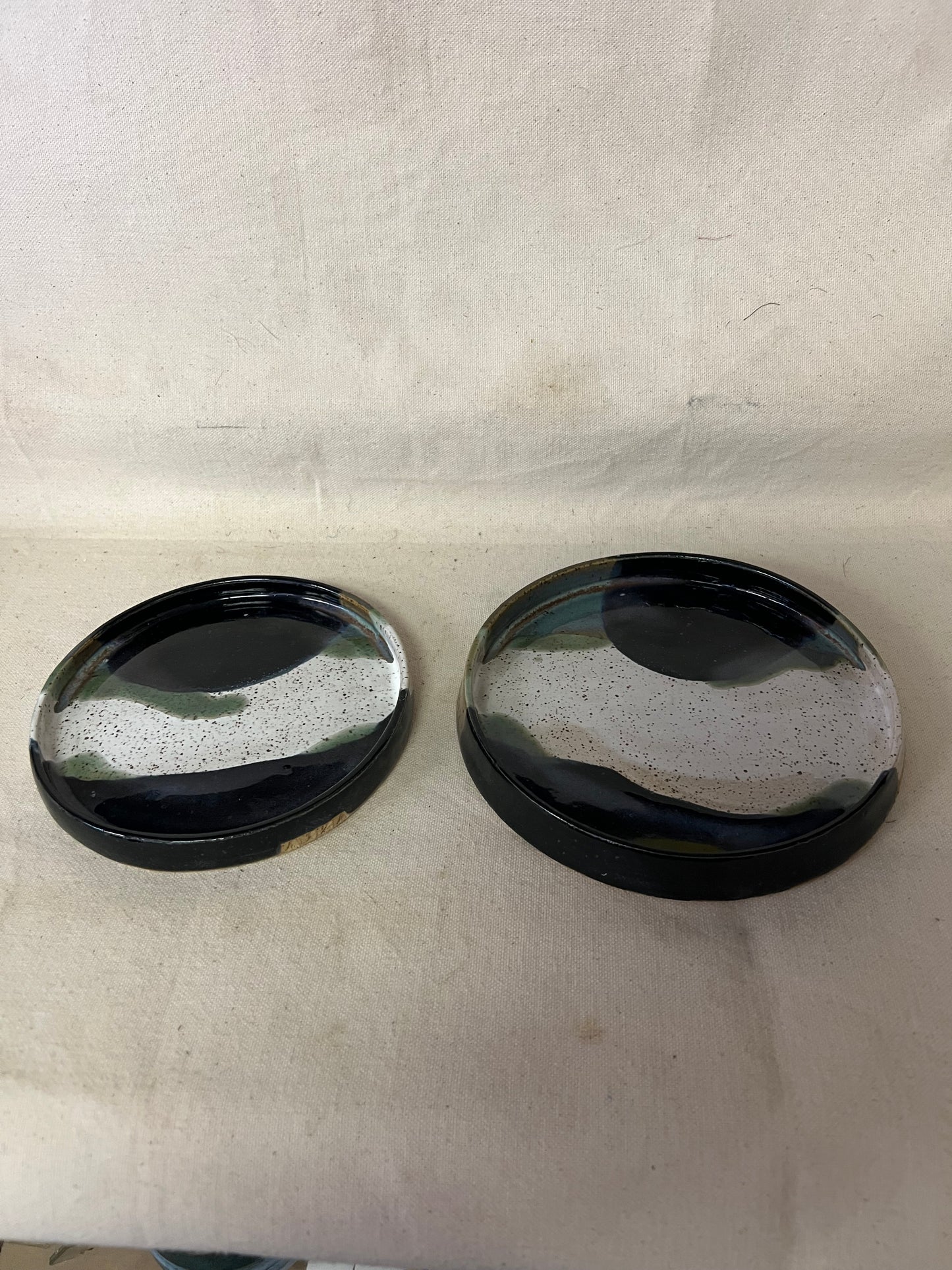 White Black Plate Set